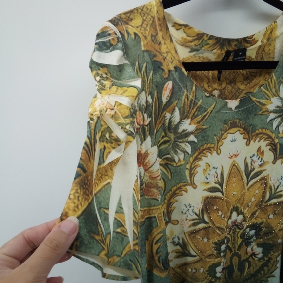 ND New Directions Early 2000s Y2K Bedazzled Angled Rushed Sleeve Floral Top M - Picture 5 of 7